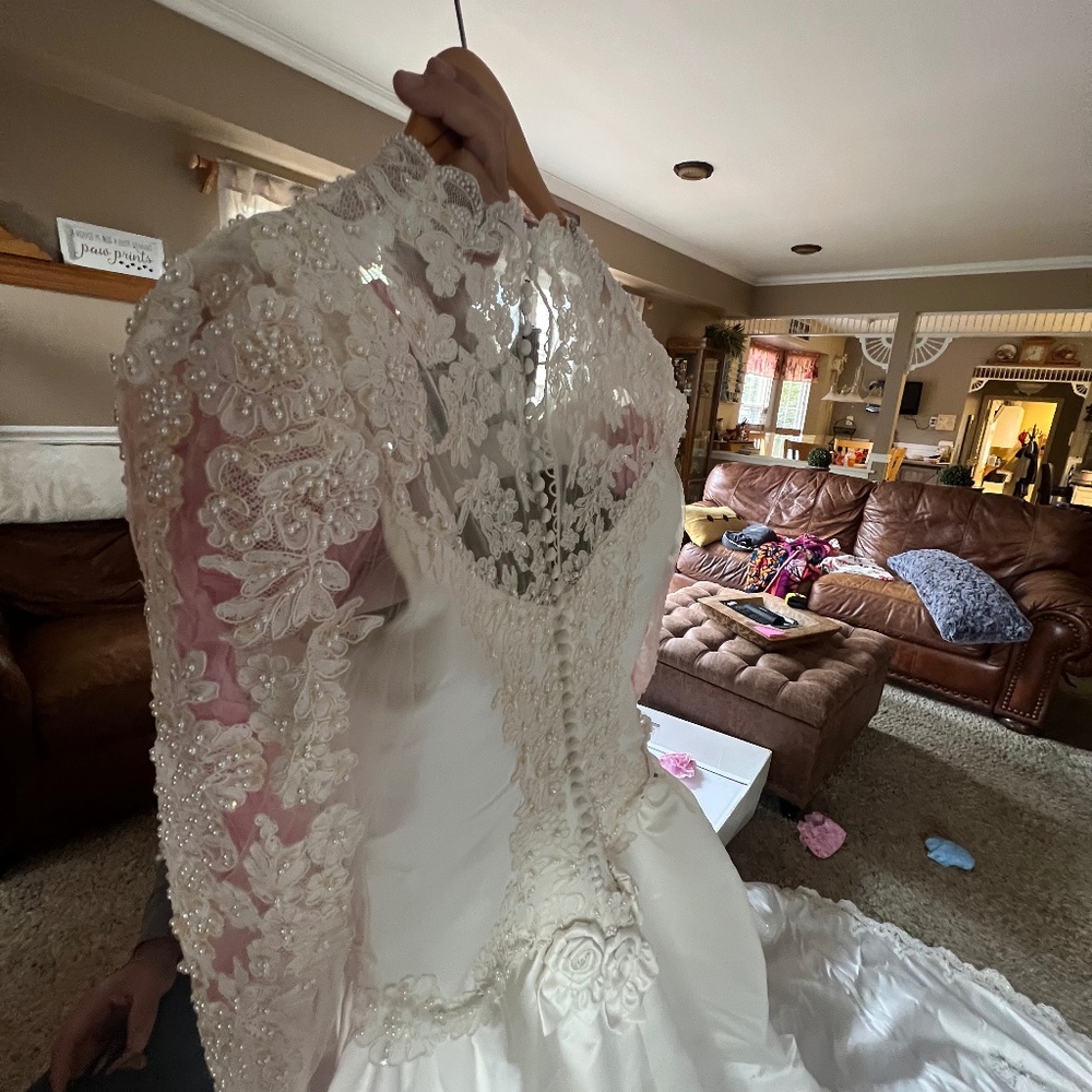 Wedding gown
